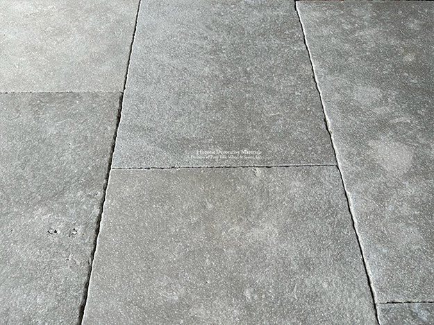 Nord-Pas-de-Calais Artisanally Weathered Grey French Limestone Flooring