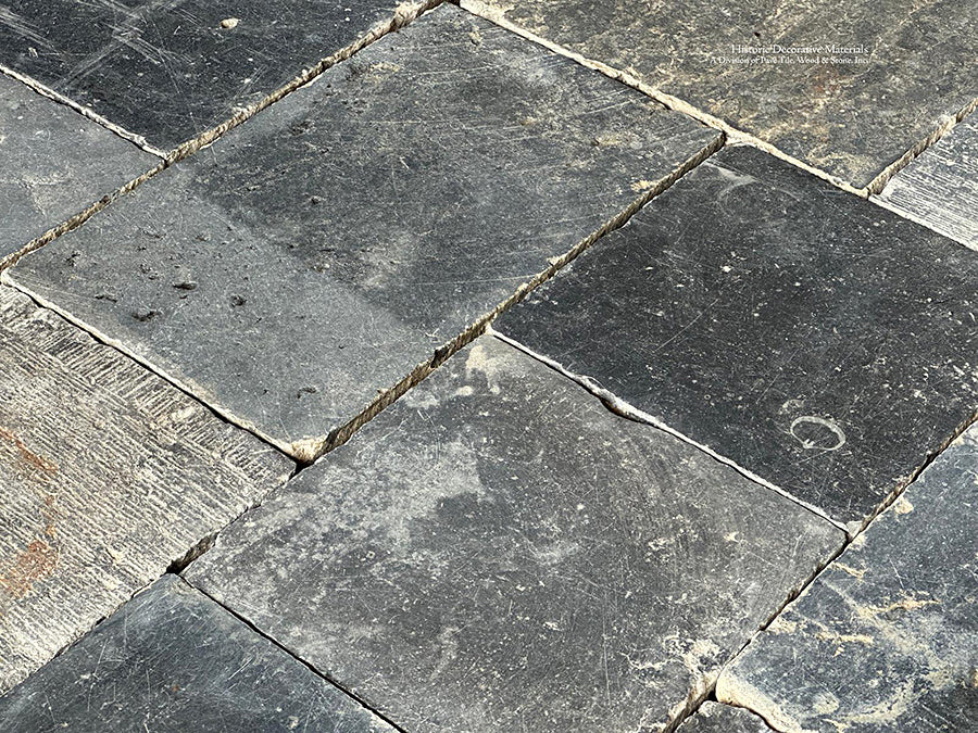 The cobblestone pattern of antique Belgian bluestone exudes historic authenticity. 