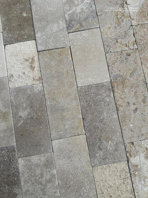 Authentic French limestone wall cladding Quercy with antiqued limestone surface and natural fossils