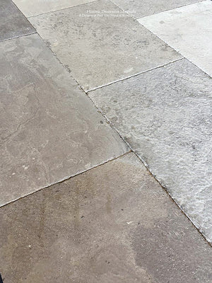 Dalle de Charentes Antiqued French Oak Flooring | Warm and Cool hues invites interior design sophistication.