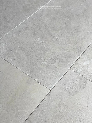 Ariège Nuancé Antiqued French Limestone Floor