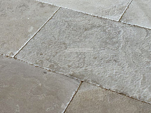 Dalle de Charentes Antiqued French Limestone Flooring
