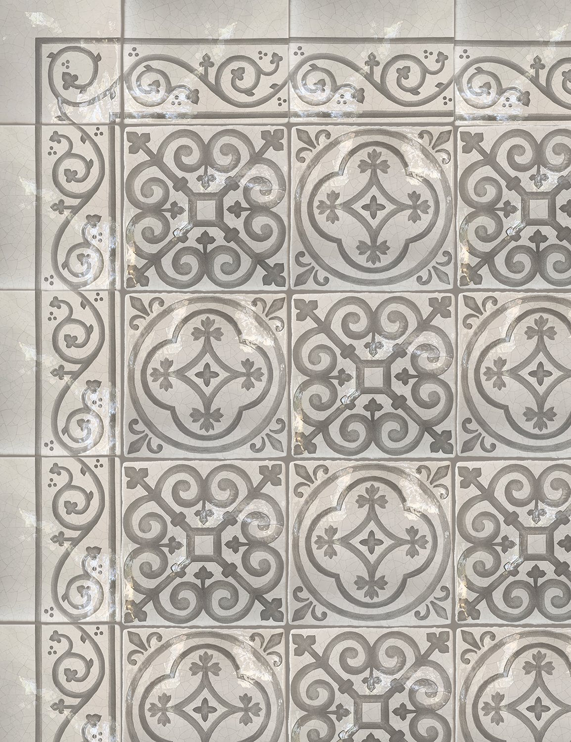 Carriage House English Encaustic Tile Collection - Queen's Medallion, English Rose & Scroll Border on Vintage Warm White